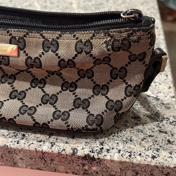 Gucci Beige and Black boat pochette Monogram purse 👜 - Picture 10 of 10